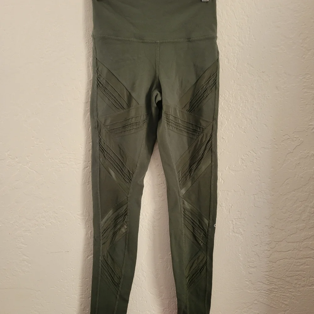 Alo Yoga Moto Legging Size Medium